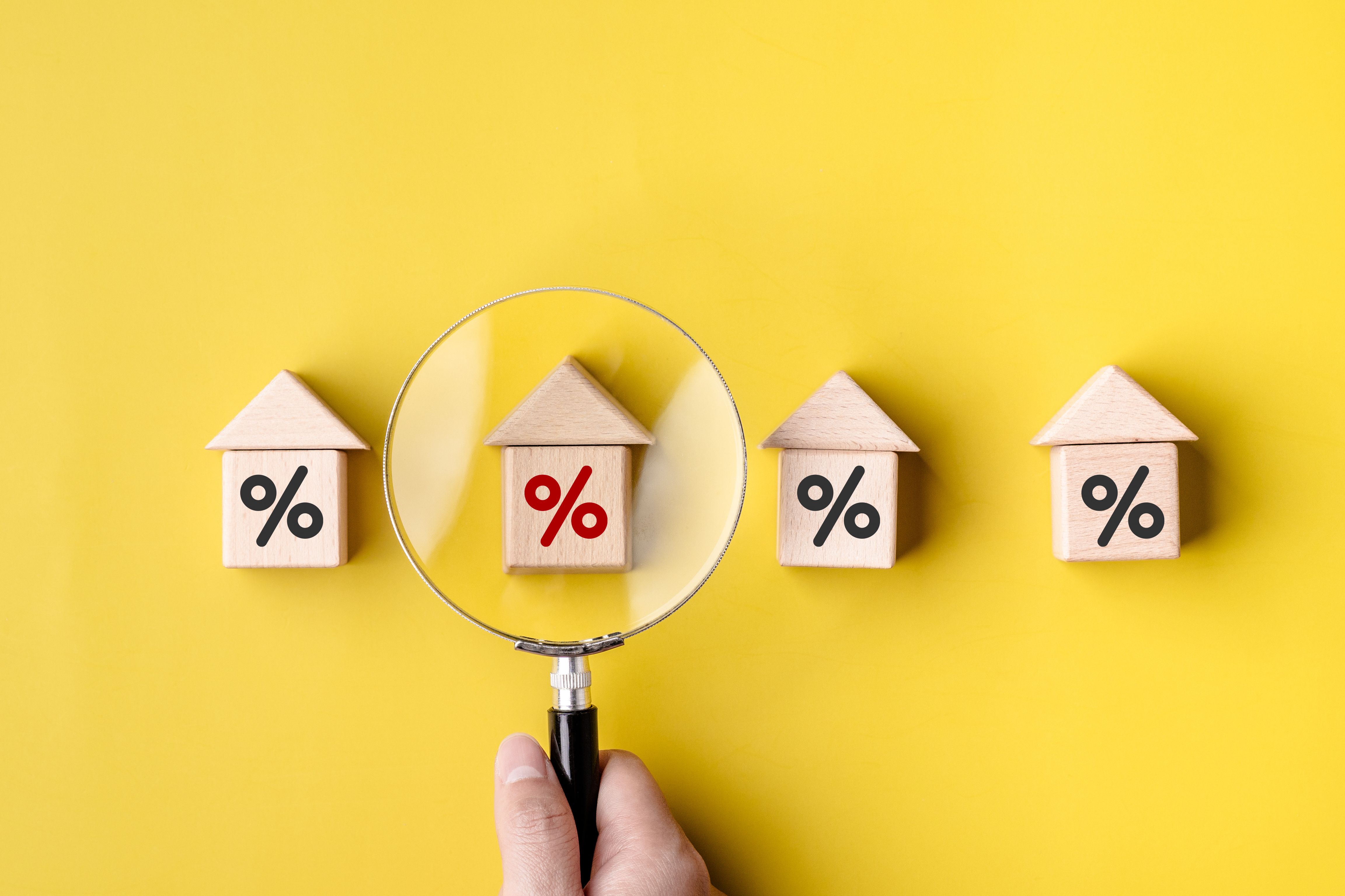 Toy houses symbolizing different mortgage refinance rates