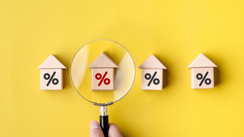 Toy houses symbolizing different mortgage refinance rates