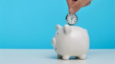 Savings over time piggy bank, symbolizing a certificate of deposit.