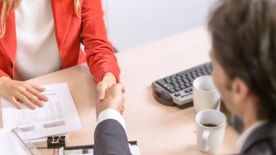 Business owner meeting with Business Banker to discuss the best business banking accounts for their small business